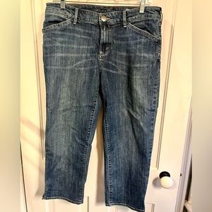 Eddie Bauer 5 Pocket Curvy Capri Jeans Women’s size 10